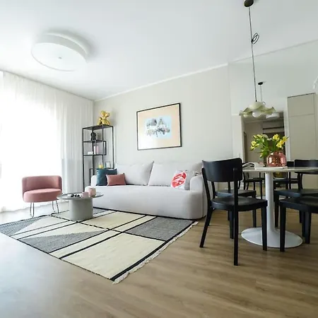 Komfortowy Blisko Metra Apartmán *